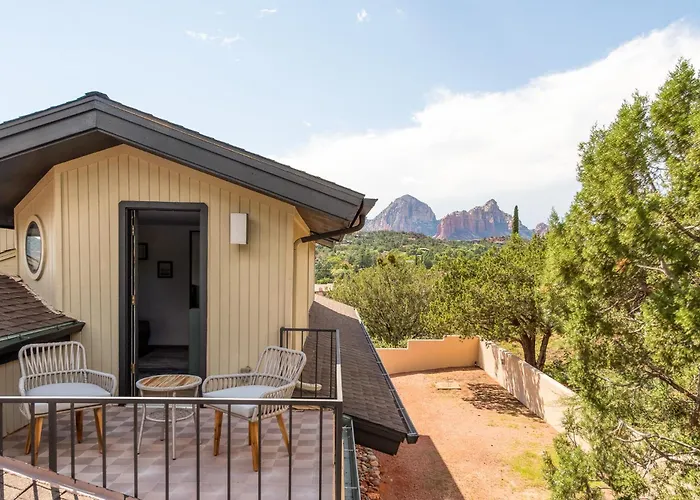 The Uptown Viewhouse - Big Redrock Views, Hottub