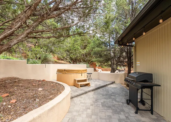 The Uptown Viewhouse - Big Redrock Views, Hottub *