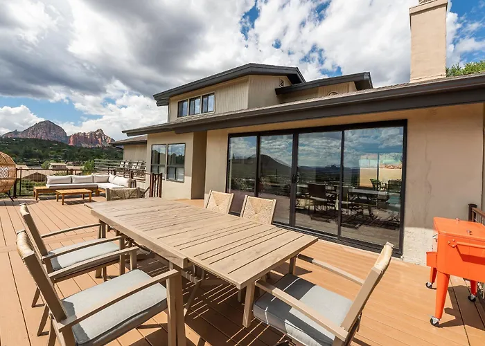The Uptown Viewhouse - Big Redrock Views, Hottub